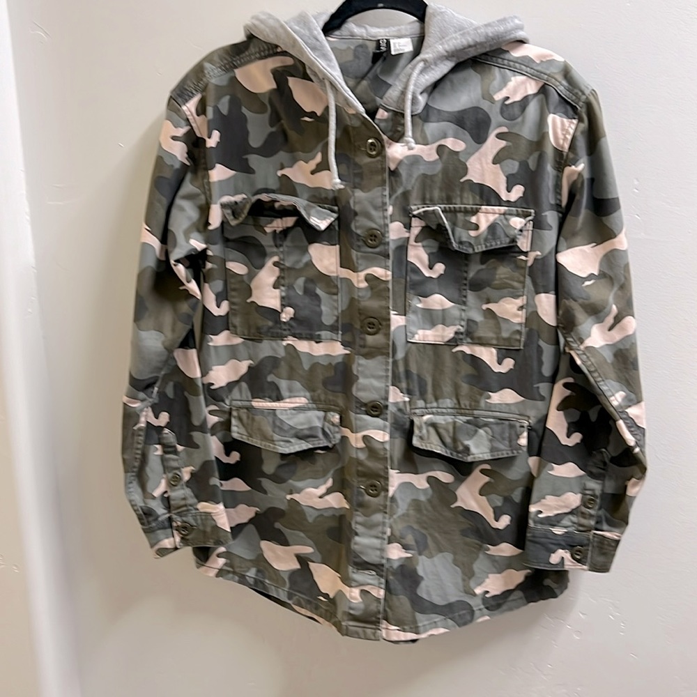 Super cute camouflage, utility jacket!